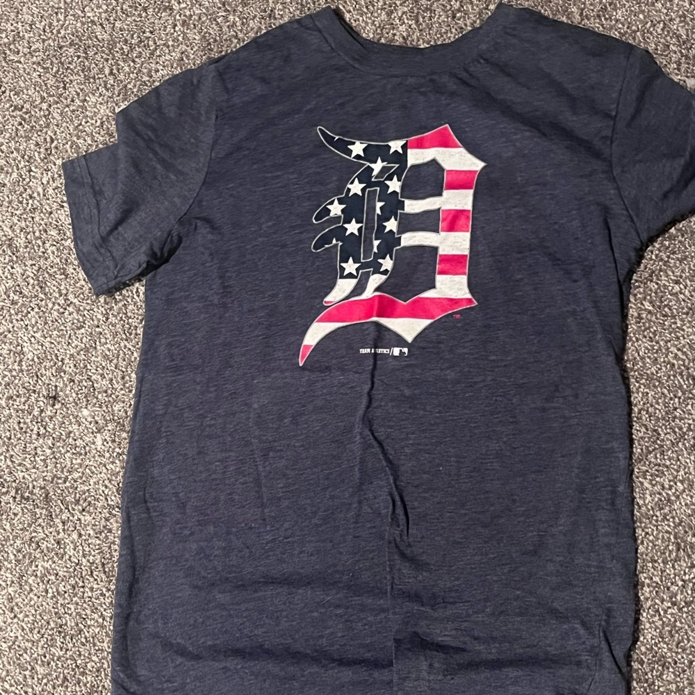 NWOT Russell Athletic heather Blue Patriotic Detroit logo Graphic Tee